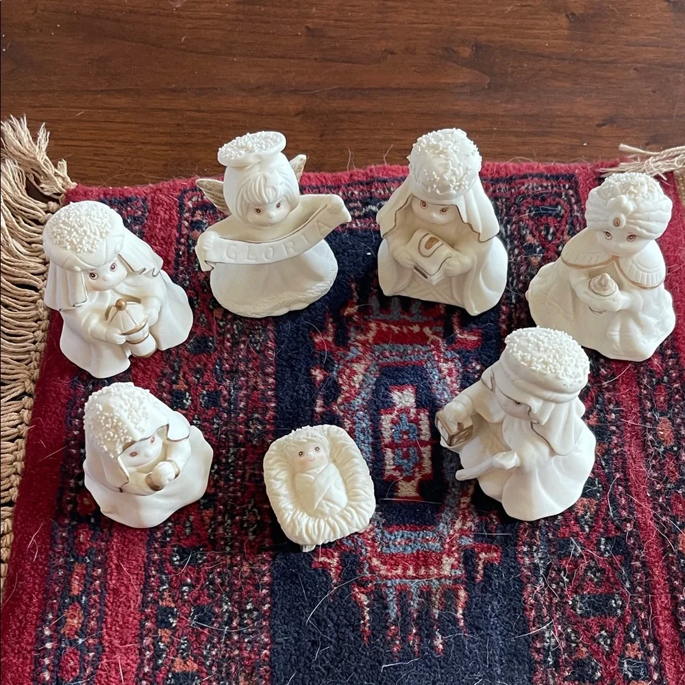 White Ceramic Nativity Figurines Set - Picture 1 of 10